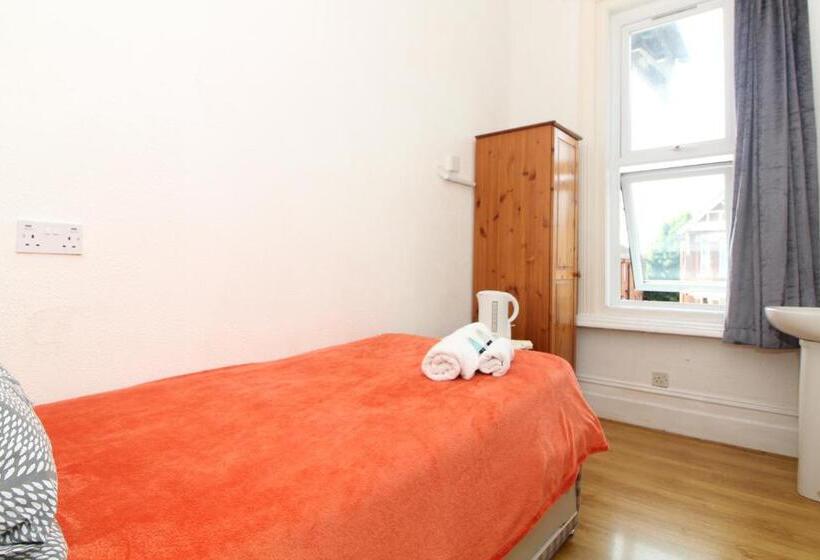 פנסיון Pebbles Guest House Room 19