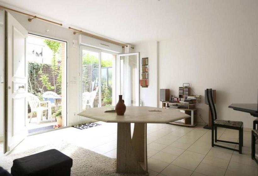 Пансион Private Room With Terrace In Shared House