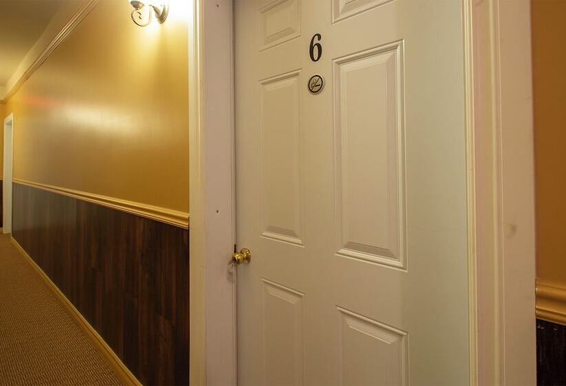 پانسیون Room In Studio   Varenne Hotel Private Double Room 5   A16