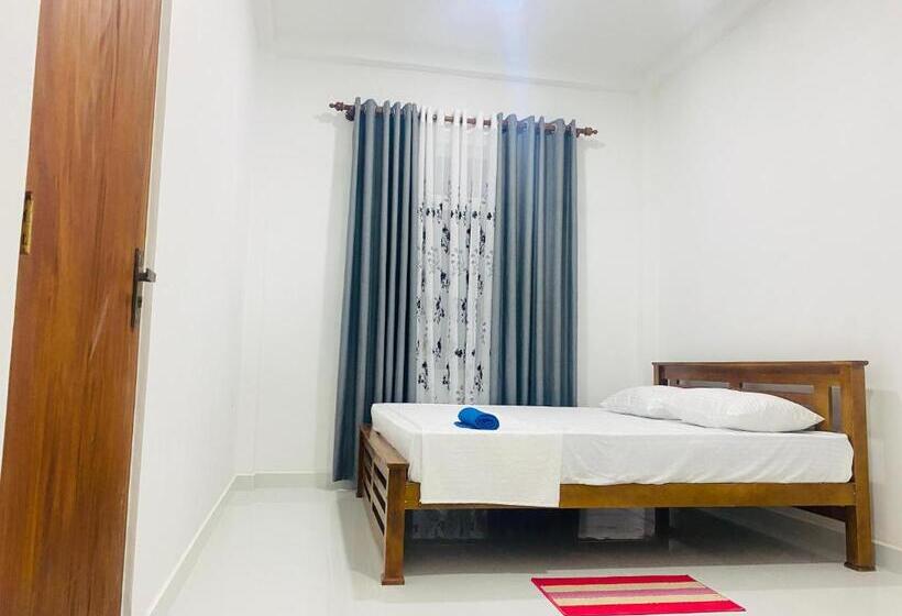 ペンション Shell House