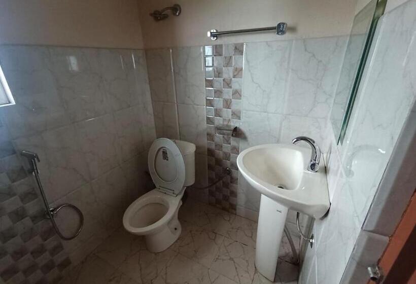 פנסיון Sohra Plaza Resort