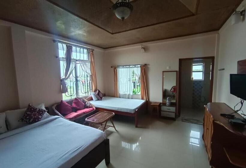 פנסיון Sohra Plaza Resort