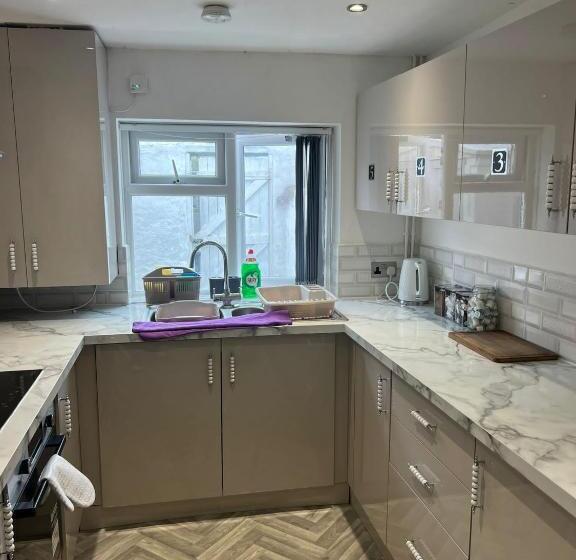 펜션 Town Centre En Suite Room 4