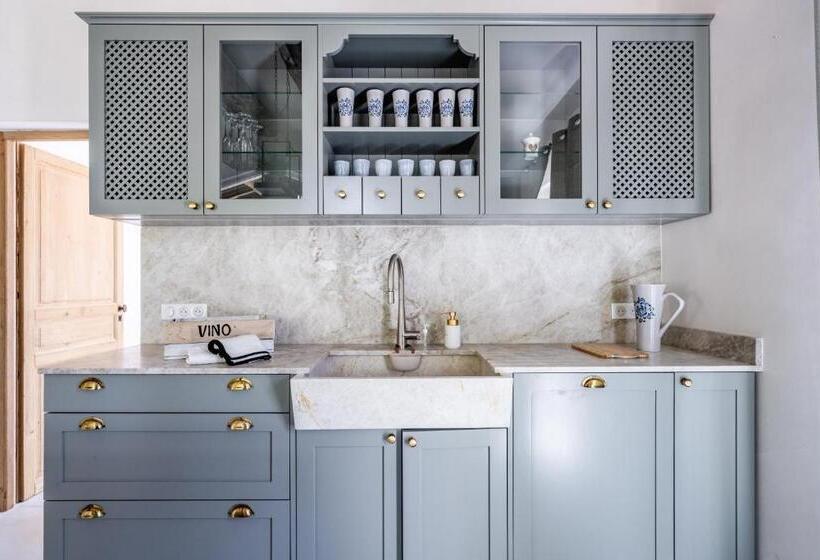 Secret D Uzès   Place Aux Herbes