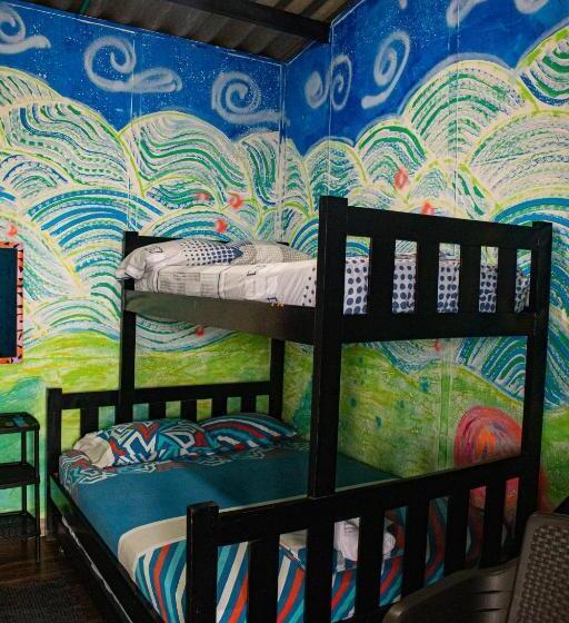 הוסטל Hostal Liliana