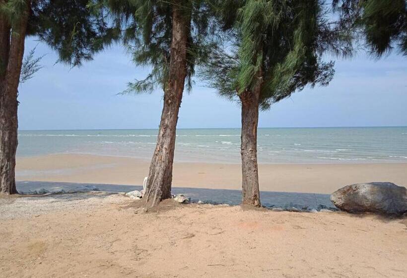 تختخواب و صبحانه Bc Summer Beach