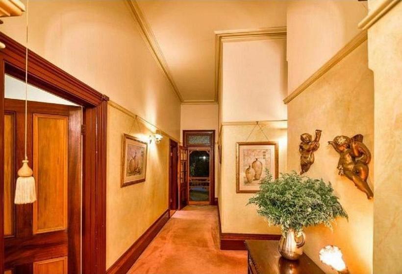 تختخواب و صبحانه Cotehele  The Magistrates House