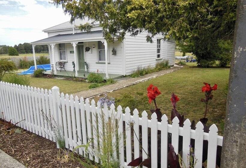 مبيت وإفطار Landfall Cottage