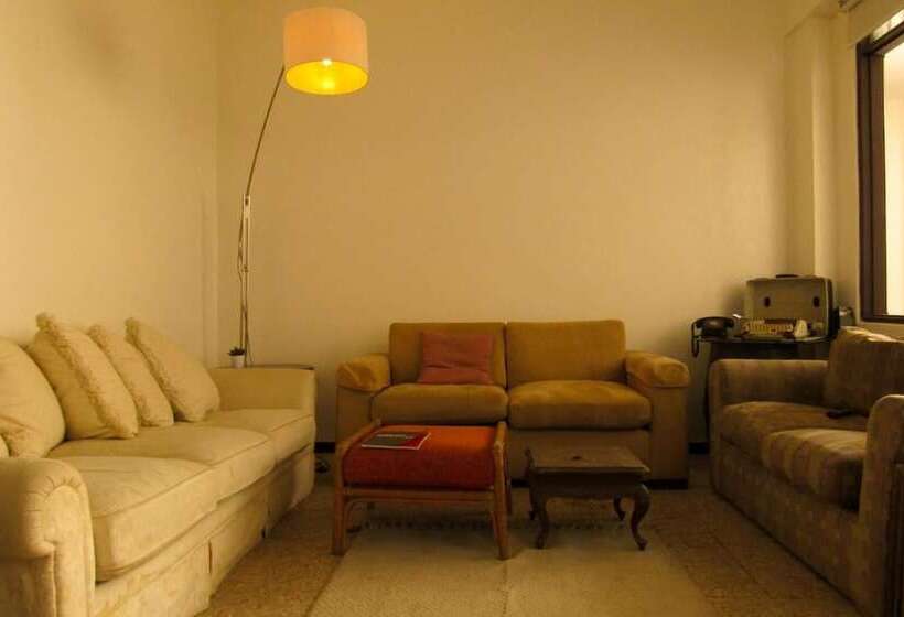 تختخواب و صبحانه Nomad Hostel