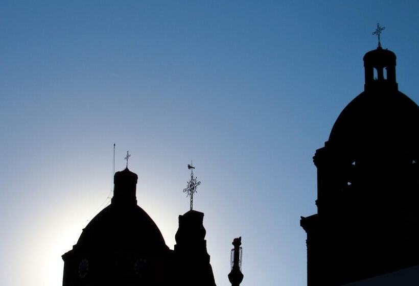 تختخواب و صبحانه Nomad Hostel