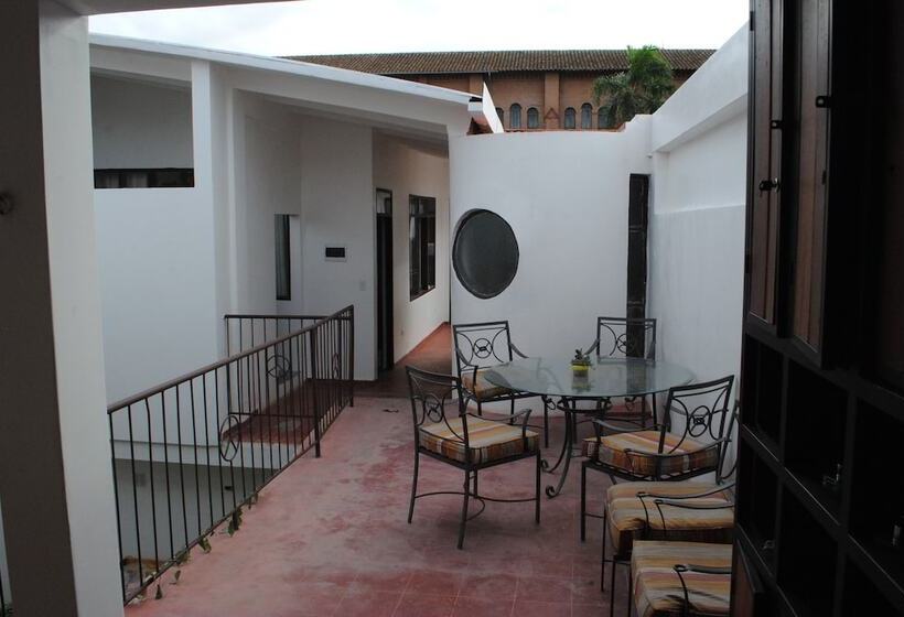 تختخواب و صبحانه Nomad Hostel