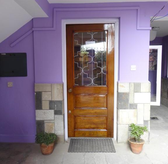 تختخواب و صبحانه Yado240