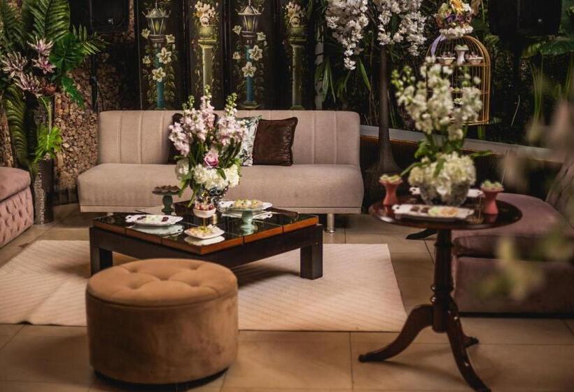 Casa Lolita Hotel Boutique