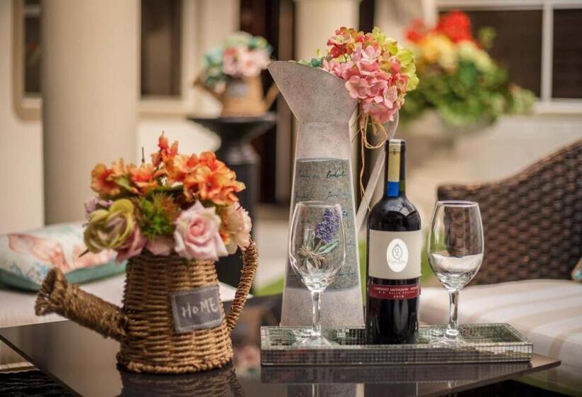 Casa Lolita Hotel Boutique