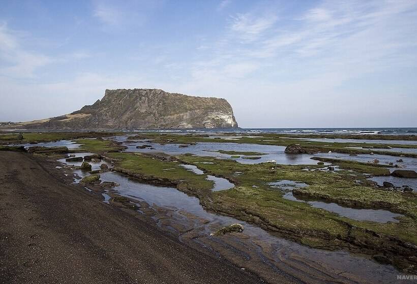 Отель Golden Tulip Jeju Seongsan