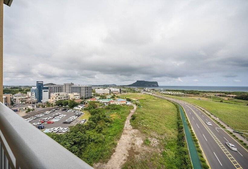 Отель Golden Tulip Jeju Seongsan
