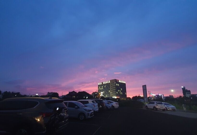 Отель Golden Tulip Jeju Seongsan