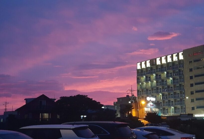 Отель Golden Tulip Jeju Seongsan