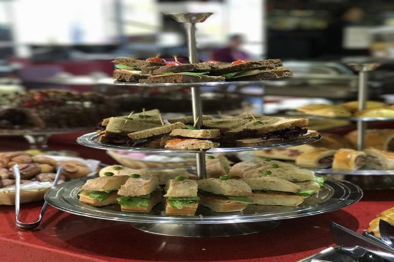 Holiday & Business Hotel Em Frente Ao Centro De Eventos E Arena Conda