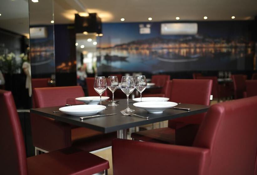 Holiday & Business Hotel Em Frente Ao Centro De Eventos E Arena Conda