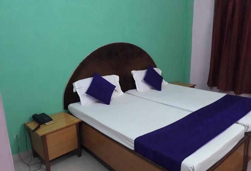 Отель Capital O 38730 Mansarovar Deluxe