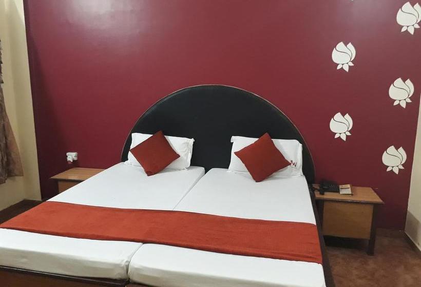 Отель Capital O 38730 Mansarovar Deluxe