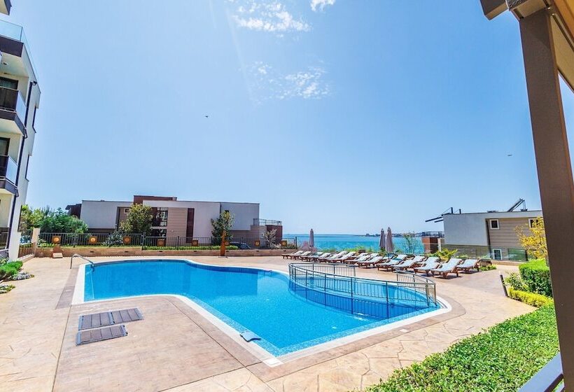 בית מלון כפרי St. Panteleimon Beach