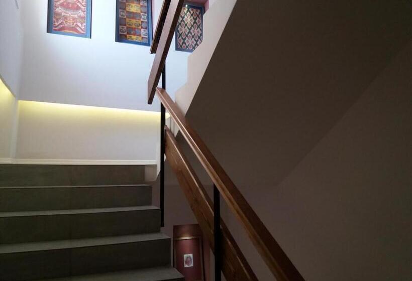 Sakura Hostel & Pub