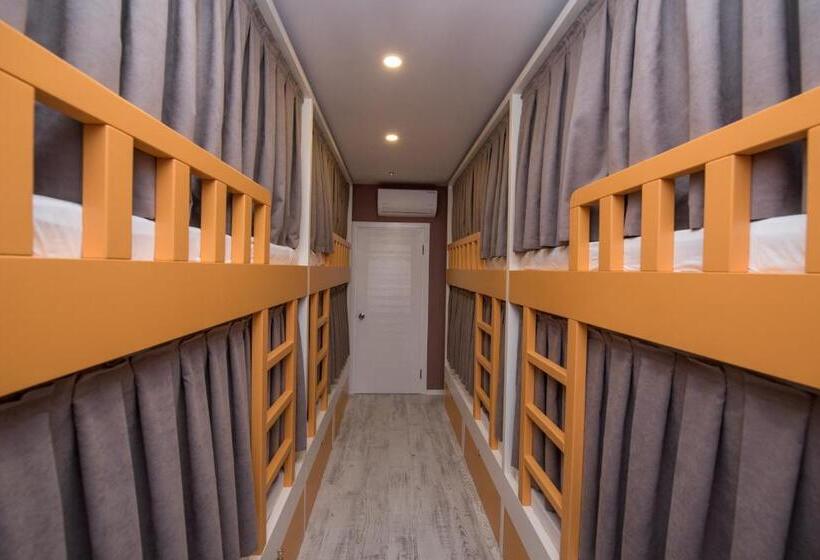 Sakura Hostel & Pub