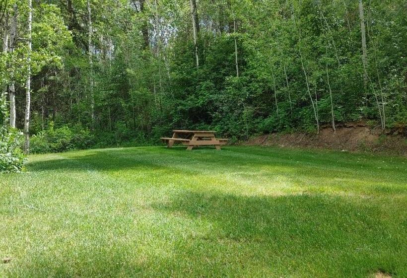 Akiskinook Lake Resort! 1 Bedroom Townhouse! Rent Monthly, Weekly, Private Entrance, Gas Bbq, Wi Fi