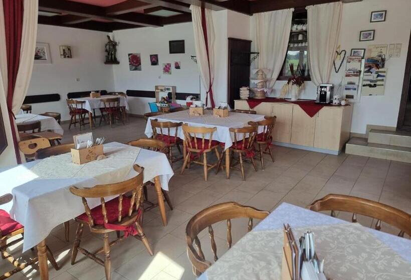 فندق صغير Gasthof Weidenauer  Gabi S Café