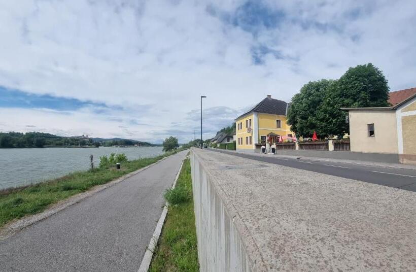 فندق صغير Gasthof Weidenauer  Gabi S Café