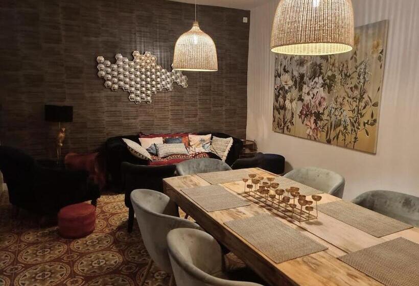 مبيت وإفطار Gîte En Face Du Château De Nizas, Renovation Totale Et Changement De Proprietaire, 4 Chambres D Hôte