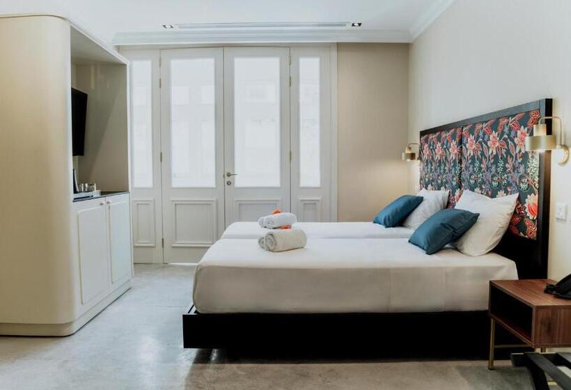 تختخواب و صبحانه King Charles