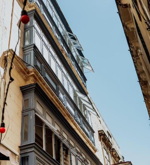 تختخواب و صبحانه King Charles