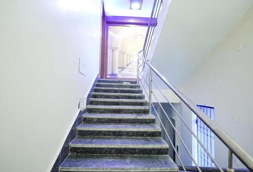 Fabhotel Grand Vatika