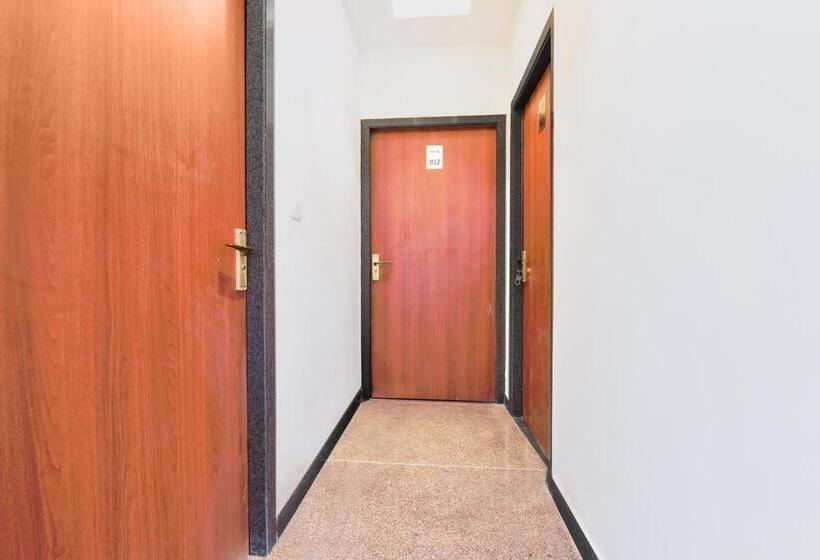 Fabhotel Samrat Regency