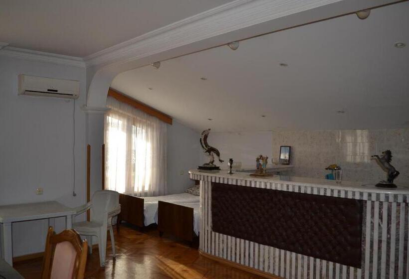 هتل Beach Front Seaside