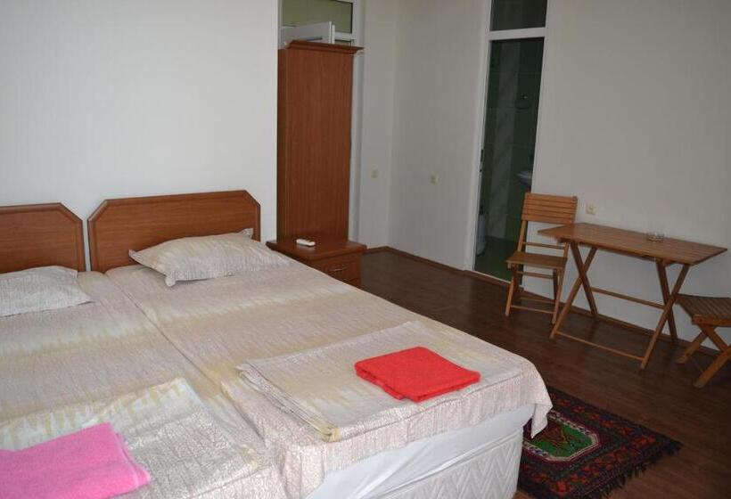 هتل Beach Front Seaside