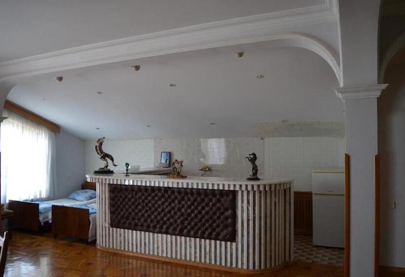 هتل Beach Front Seaside