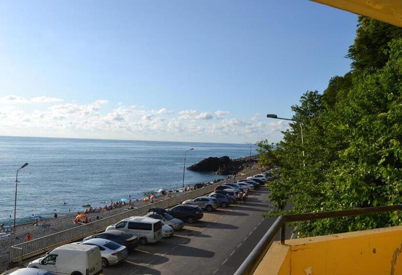 هتل Beach Front Seaside