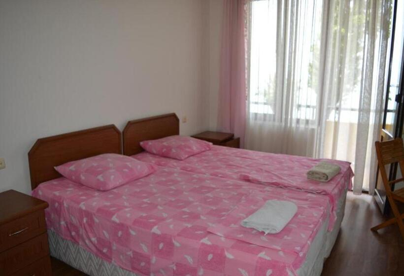 هتل Beach Front Seaside