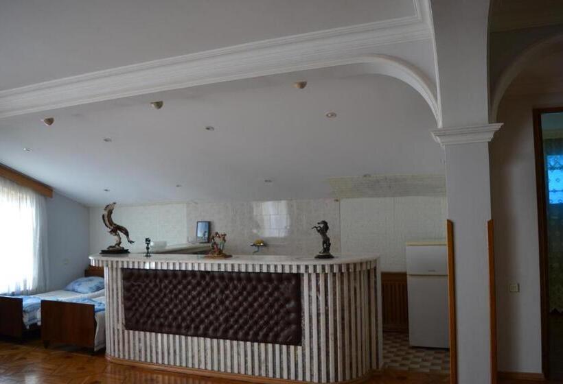 هتل Beach Front Seaside