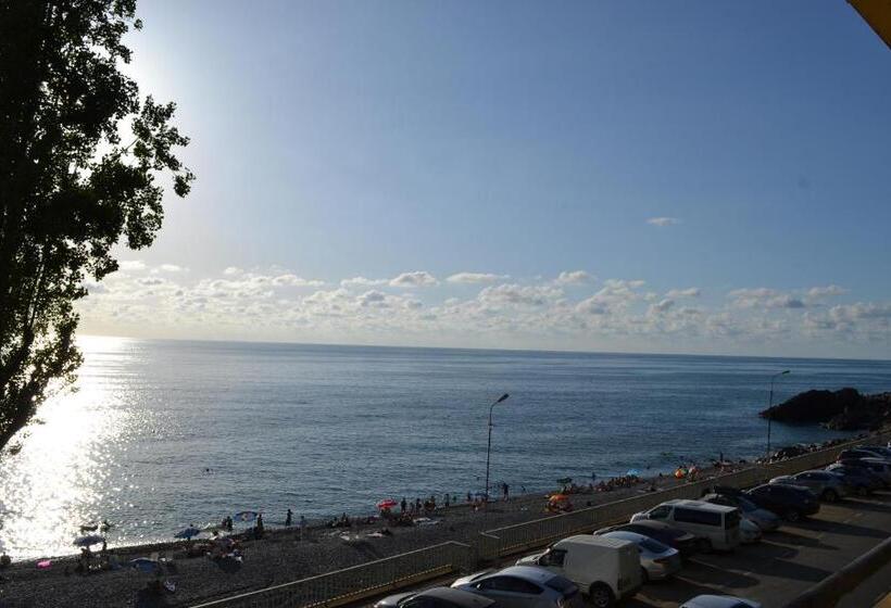 هتل Beach Front Seaside