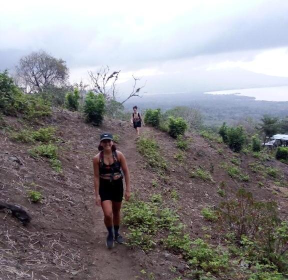 カプセルホテル Mama Cita Café House