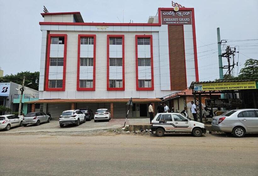 בית מלון כפרי Embassy Grand Boarding And Lodging