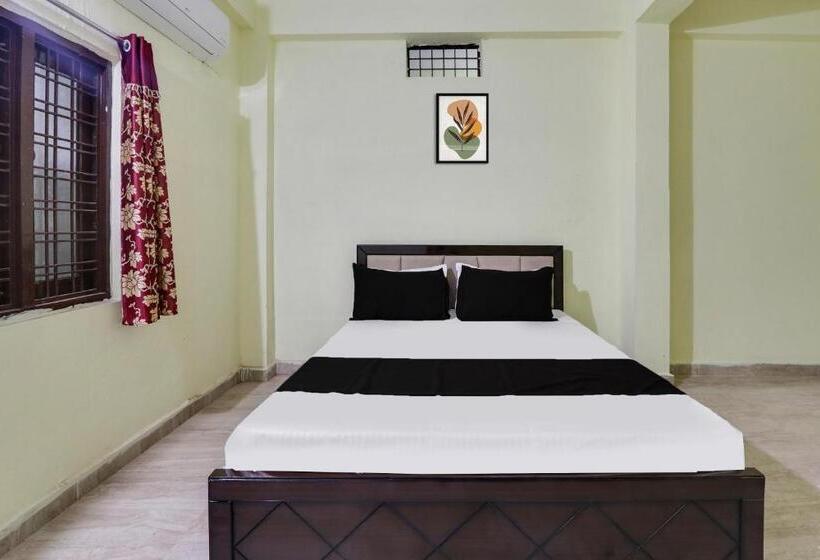 Отель Oyo Family Lodge