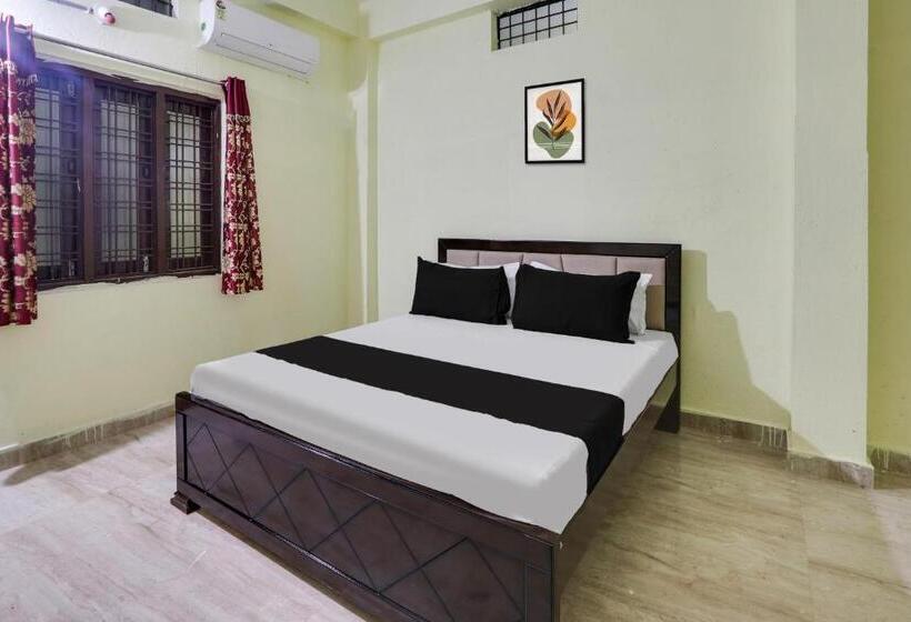 Отель Oyo Family Lodge