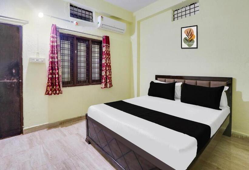 Отель Oyo Family Lodge