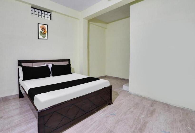 Отель Oyo Family Lodge